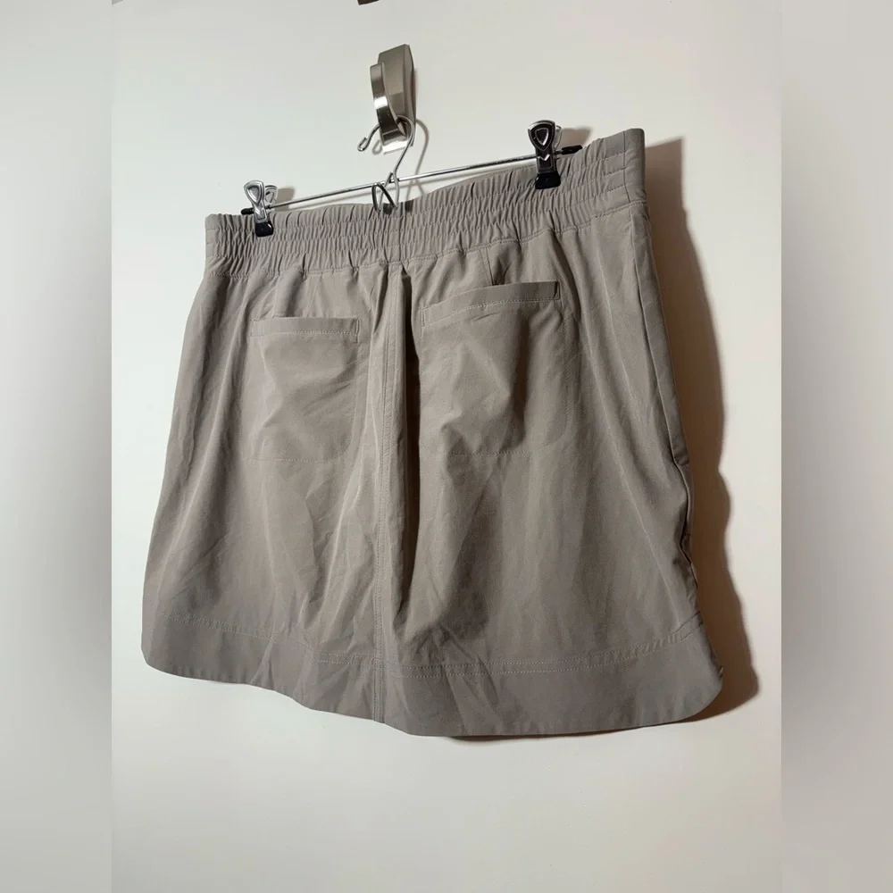 Athleta ~ Chelsea Cargo Skort Lt Asphalt Grey Soft Stretch Skirt/Shorts Sz 12